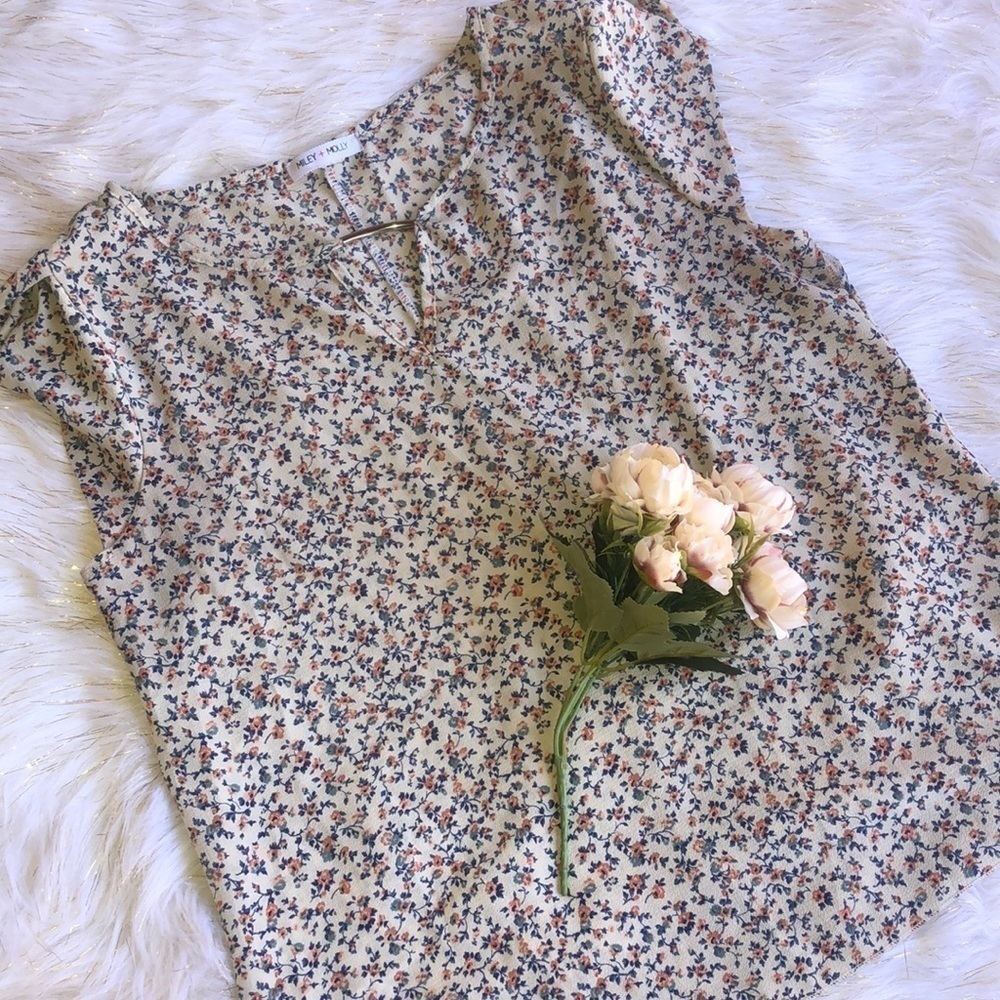 Floral blouse! By Miley and Molly